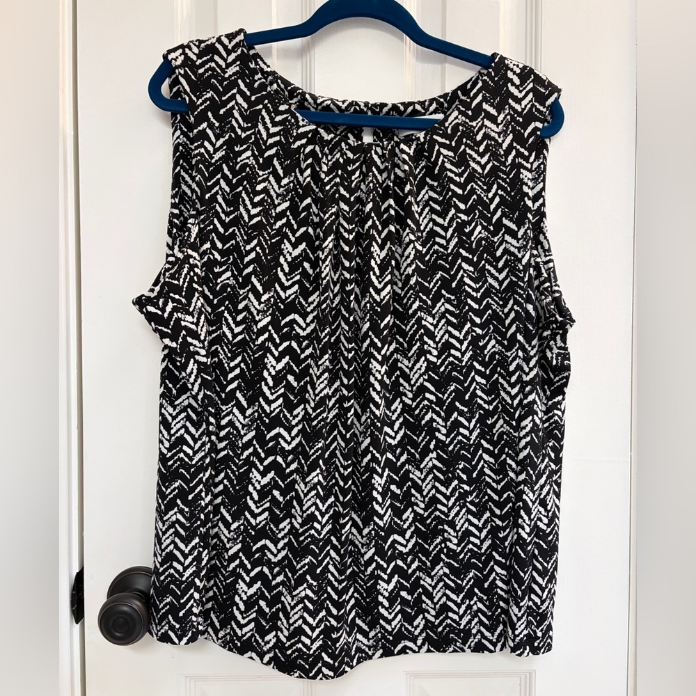 Calvin Klein Black and White Chevron Blouse Size 2X
